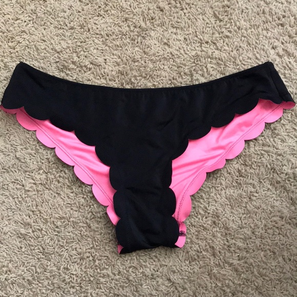 PINK Victoria's Secret Other - VS PINK scalloped bottoms - like new!